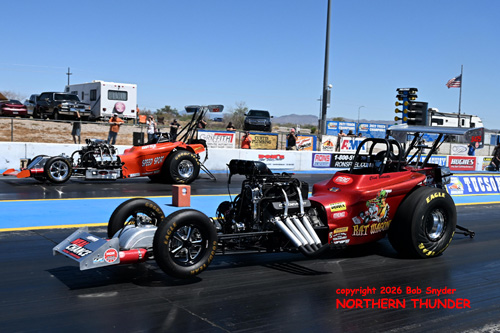 Clint Barnett - 'Rat Wagon' (near lane) vs 
Jimmy Kelso - 'Speed Sport' (far lane)